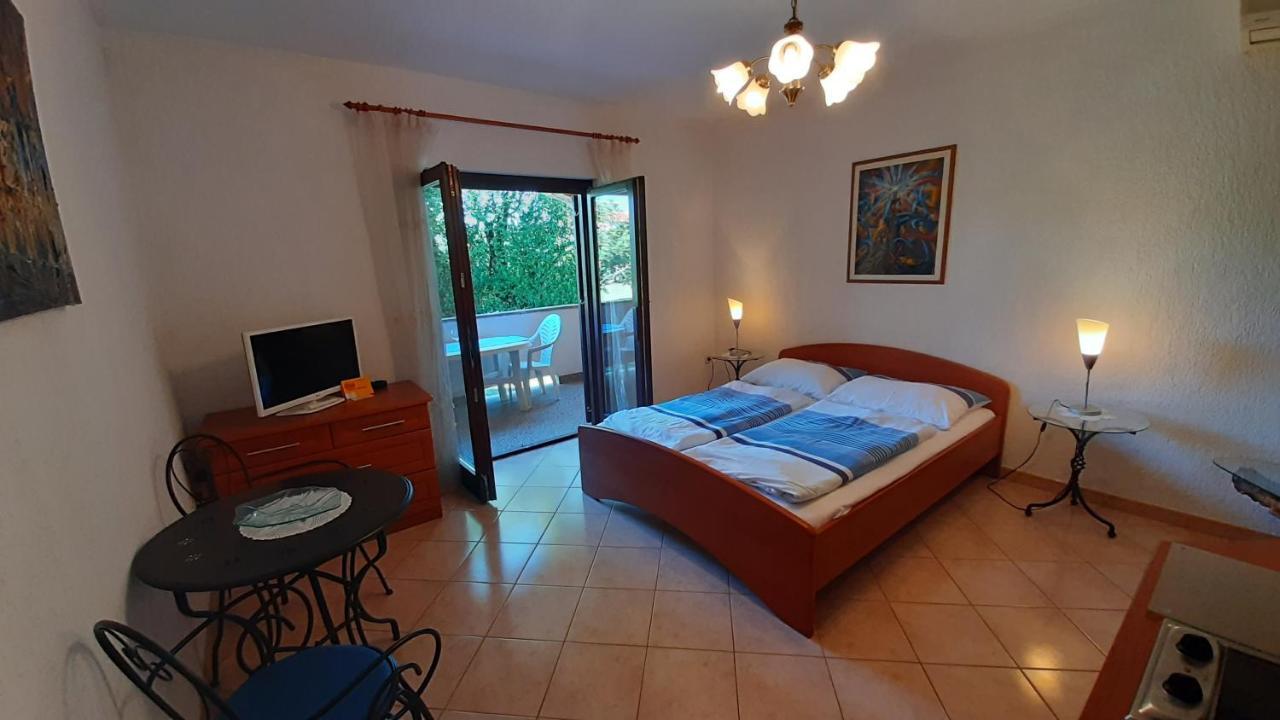 Villa Linet Funtana Exterior photo