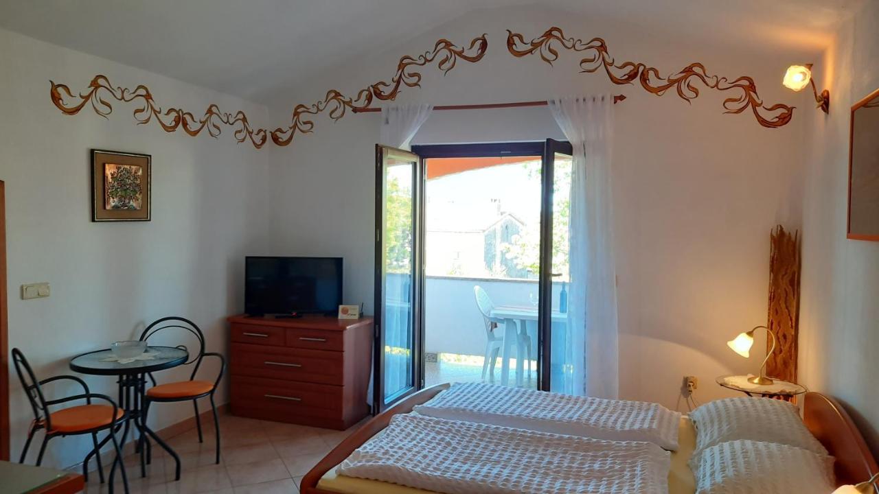 Villa Linet Funtana Exterior photo