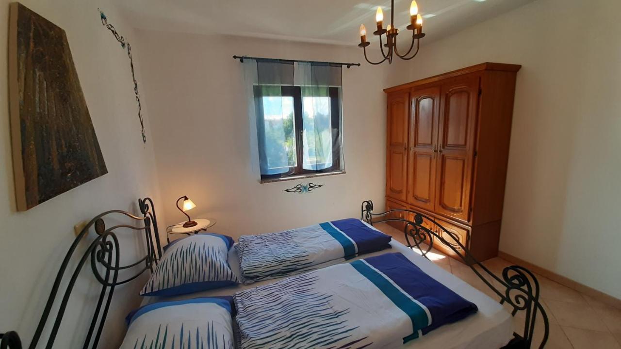 Villa Linet Funtana Exterior photo