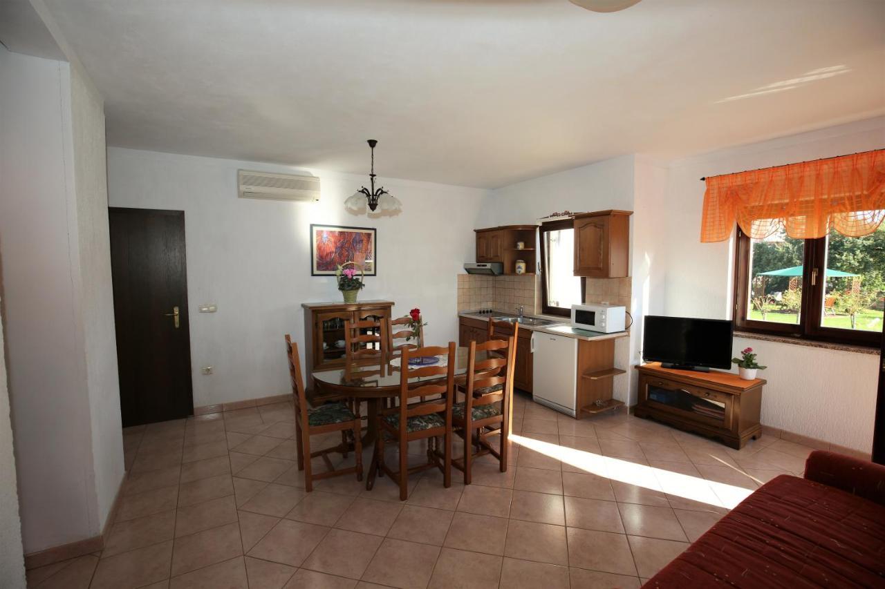 Villa Linet Funtana Exterior photo