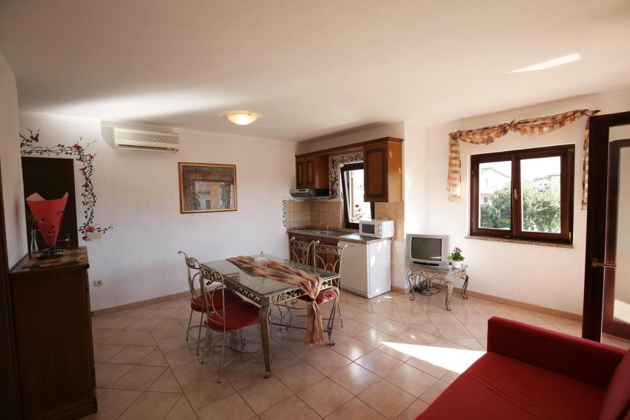 Villa Linet Funtana Exterior photo