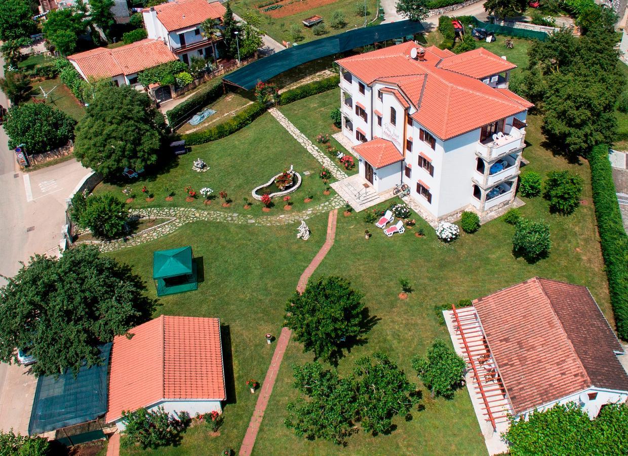 Villa Linet Funtana Exterior photo