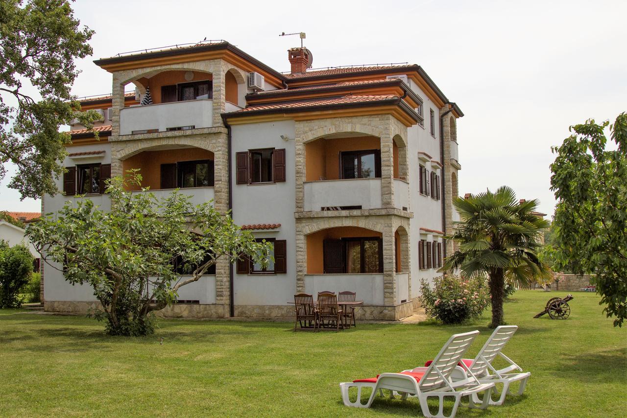 Villa Linet Funtana Exterior photo