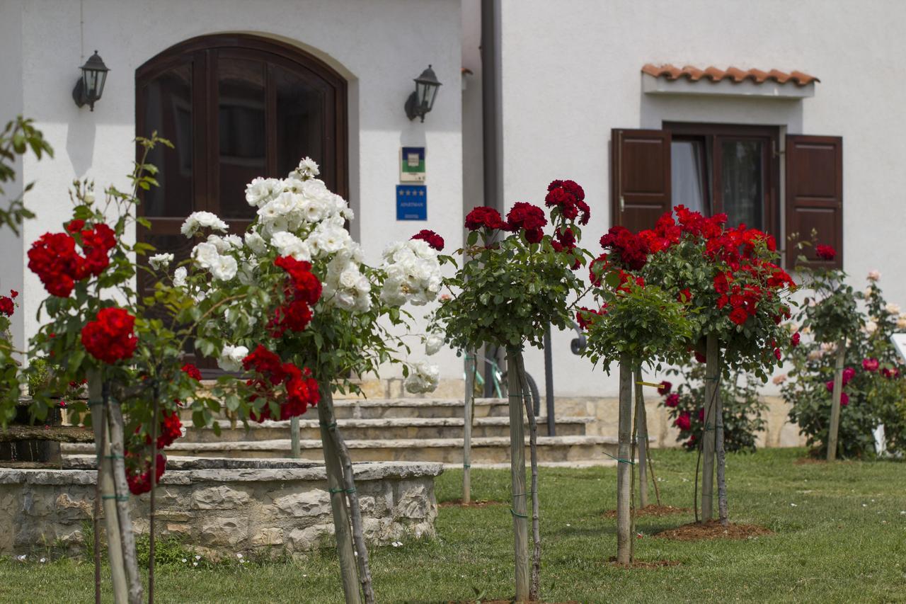 Villa Linet Funtana Exterior photo